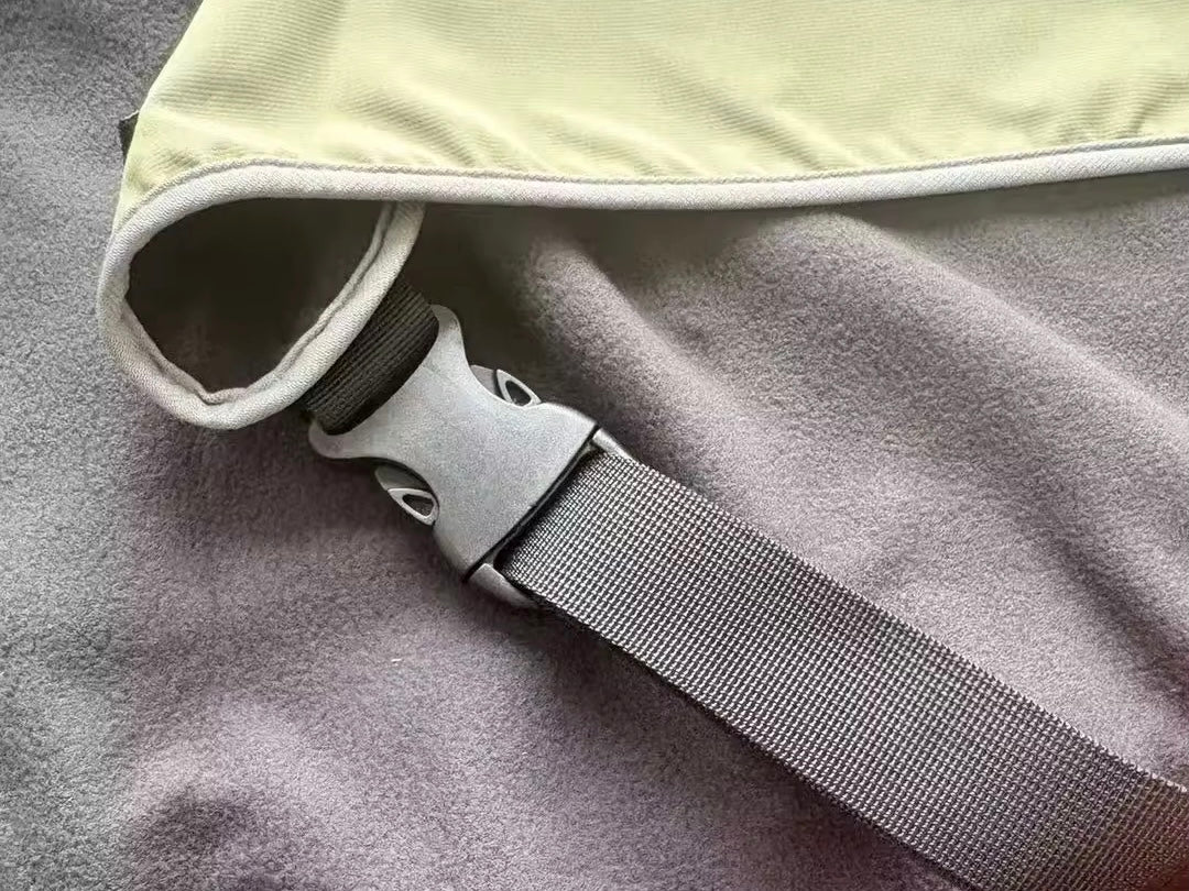 Hunde (wärme)-Regenmantel für die nassen und kalten Tage