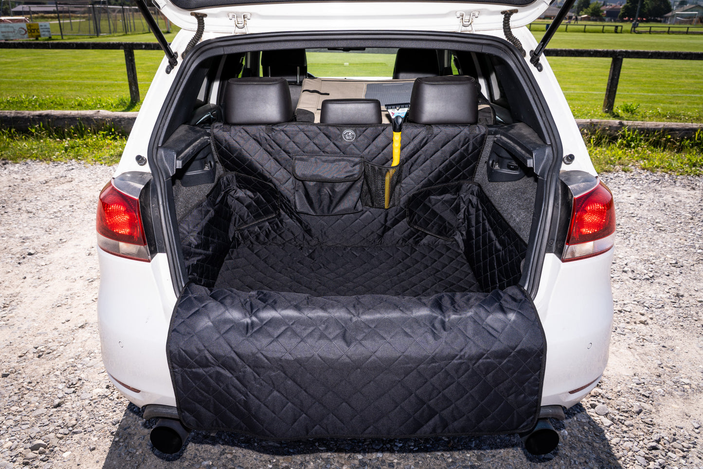 Kofferraumschutz "Akiro" mit Ladekantenschutz - Kratzfest & Wasserabweisend