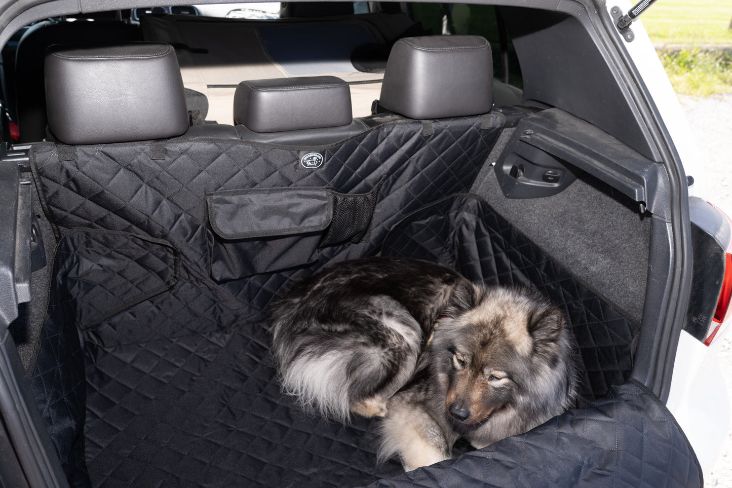 Kofferraumschutz "Akiro" mit Ladekantenschutz - Kratzfest & Wasserabweisend